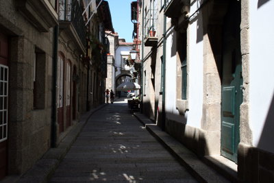 Rua de Santa Maria vista da Praça da Oliveira, Guimarães, 2006