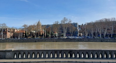 Zhordania Embankment and the Church of St. Nicholas of Chugureti as seen from the Public Service Hall parking area. Tbilisi, Georgia, Tbilisi, 2023