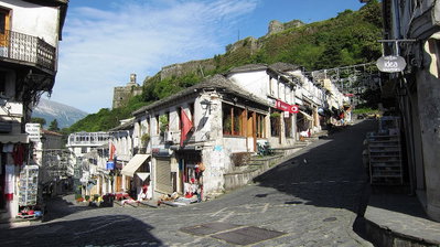 Straßen im Basarviertel von Gjirokastra, Gjirokastër, 2011