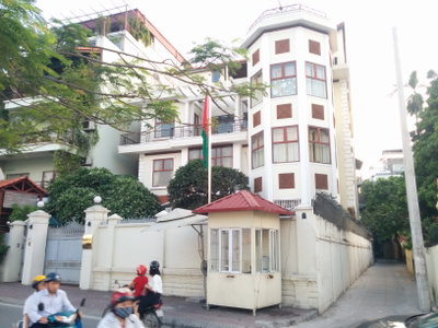 Along the circular West Lake road 19 - Embassy, Hanoi, 2017