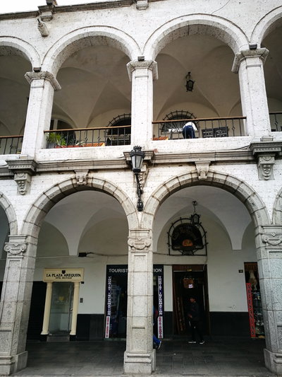 Arcades de la Plaza de Armas d'Arequipa04, Arequipa, 2017