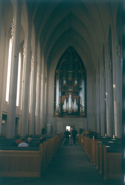 EU: Reykjavik. Hallgrims Church (Hallgrímskirkja) (1937/1943, Weihe 1986; G. Samúelsson). View through the nave towards the organ (1992; Johannes Klais Orgelbau) (1992), Reykjavik, 1992