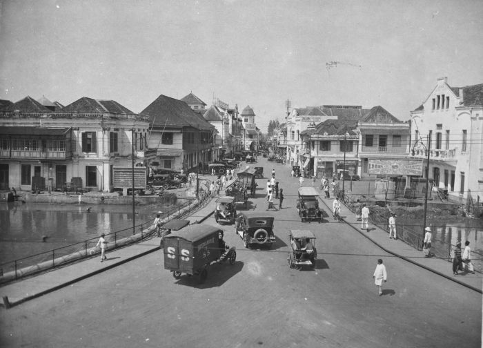 COLLECTIE TROPENMUSEUM De Roode Brug en de Handelstraat in Soerabaja TMnr, Surabaya, Indonesia, 1925
