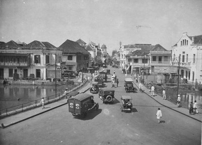 COLLECTIE TROPENMUSEUM De Roode Brug en de Handelstraat in Soerabaja TMnr, Surabaya, 1925