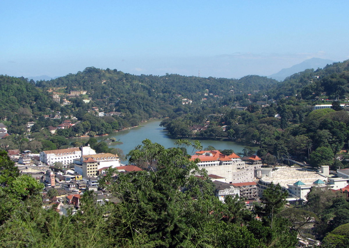 Kandy lake, Kandy, Sri Lanka, 2006