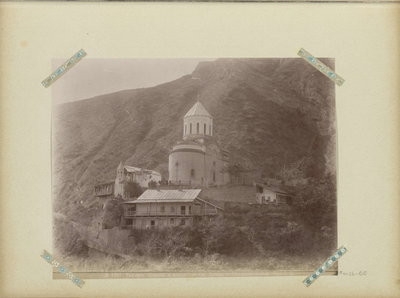EU: Kerk voor rotswand in Tiflis (1895), Tbilisi, 1895