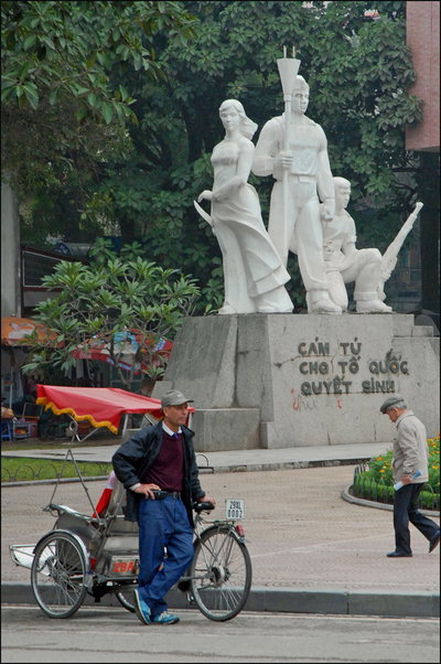 Entryway to Emperor Lê Thái Tổ Monument, Hanoi — photos through time