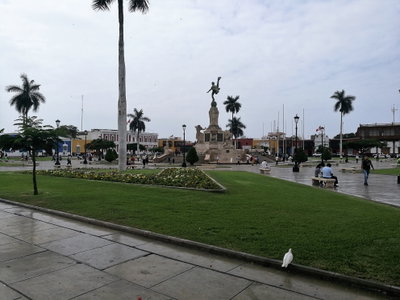 Plaza de Armas de Trujillo des de la Catedral el gener, Trujillo, 2017