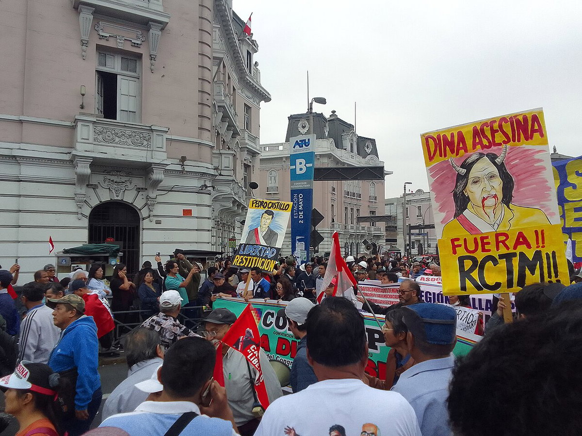 Carteles caricaturescos sobre Dina Boluarte y Pedro Castillo en la Tercera Toma de Lima, Lima, Peru, 2023