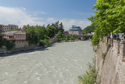 Kutaisi, Rzeka Rioni obok Mostu Łańcuchowego, Kutaisi — photos through time