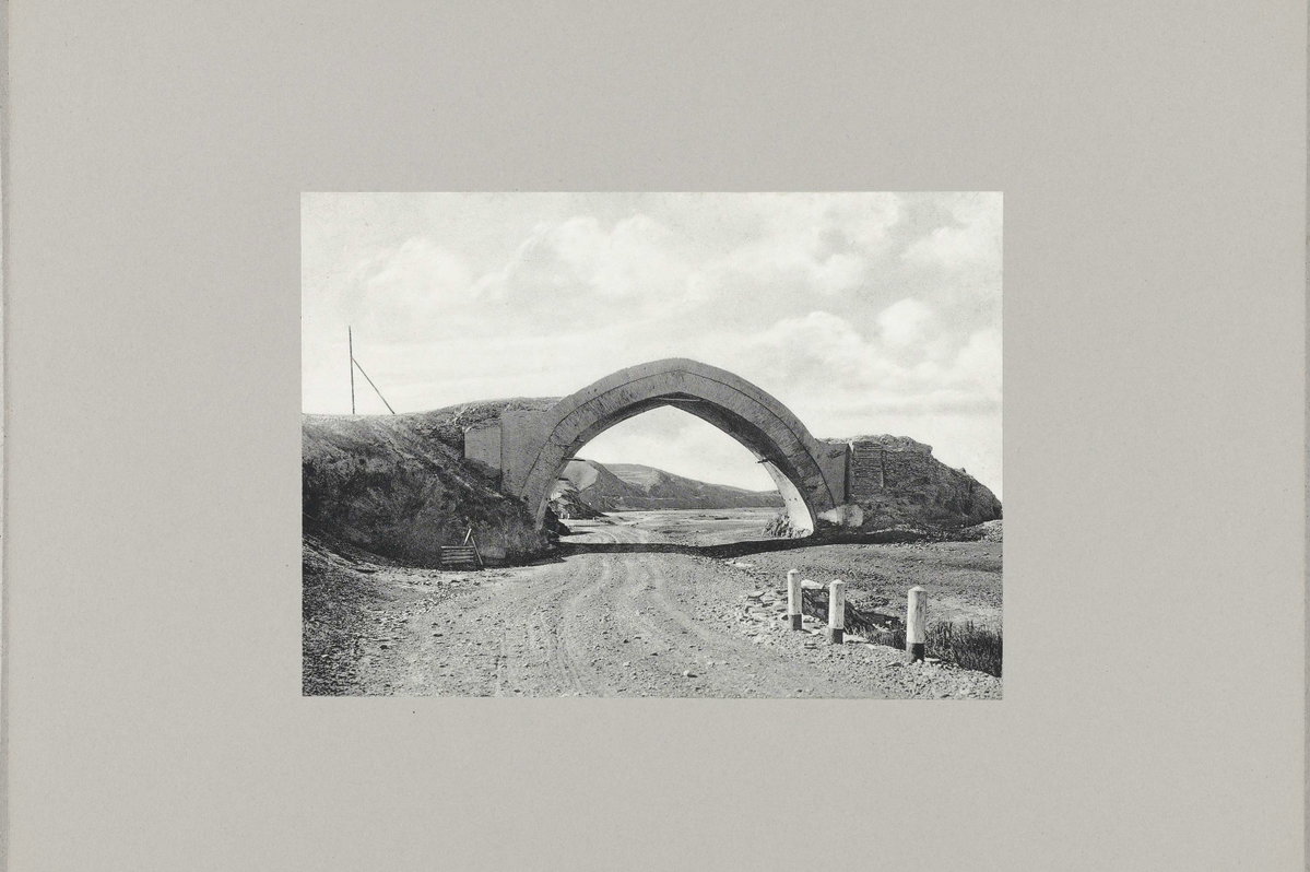 EU: Brug van Tamerlan buiten Samarkand (1905), Samarkand, Uzbekistan, 1905