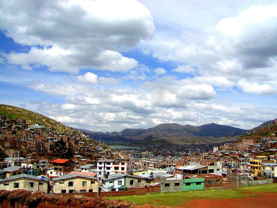 Vista de la ciudad de Puno y lago Titicaca, Puno, 2005