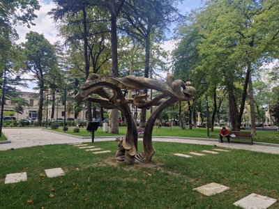 "9 April Memorial" statue at the Kutaisi central park, Kutaisi, 2025