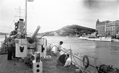 Bundesarchiv B 145 Bild-F016229-0008, Italienisches Kriegsschiff im Hafen von Split, Split, 1941