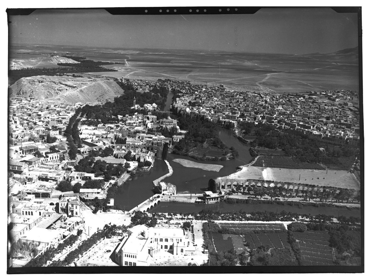 Ifpo Syrie, gouvernorat de Hama, Hama traversée par l'Oronte, vue aérienne oblique, Hama, Syria, 1930