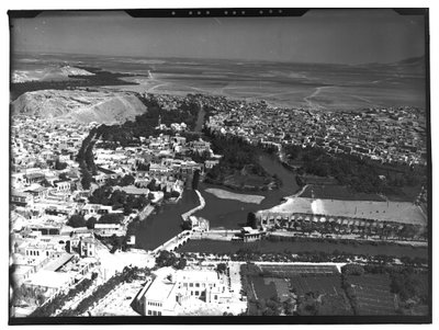 Ifpo Syrie, gouvernorat de Hama, Hama traversée par l'Oronte, vue aérienne oblique, Hama, 1930