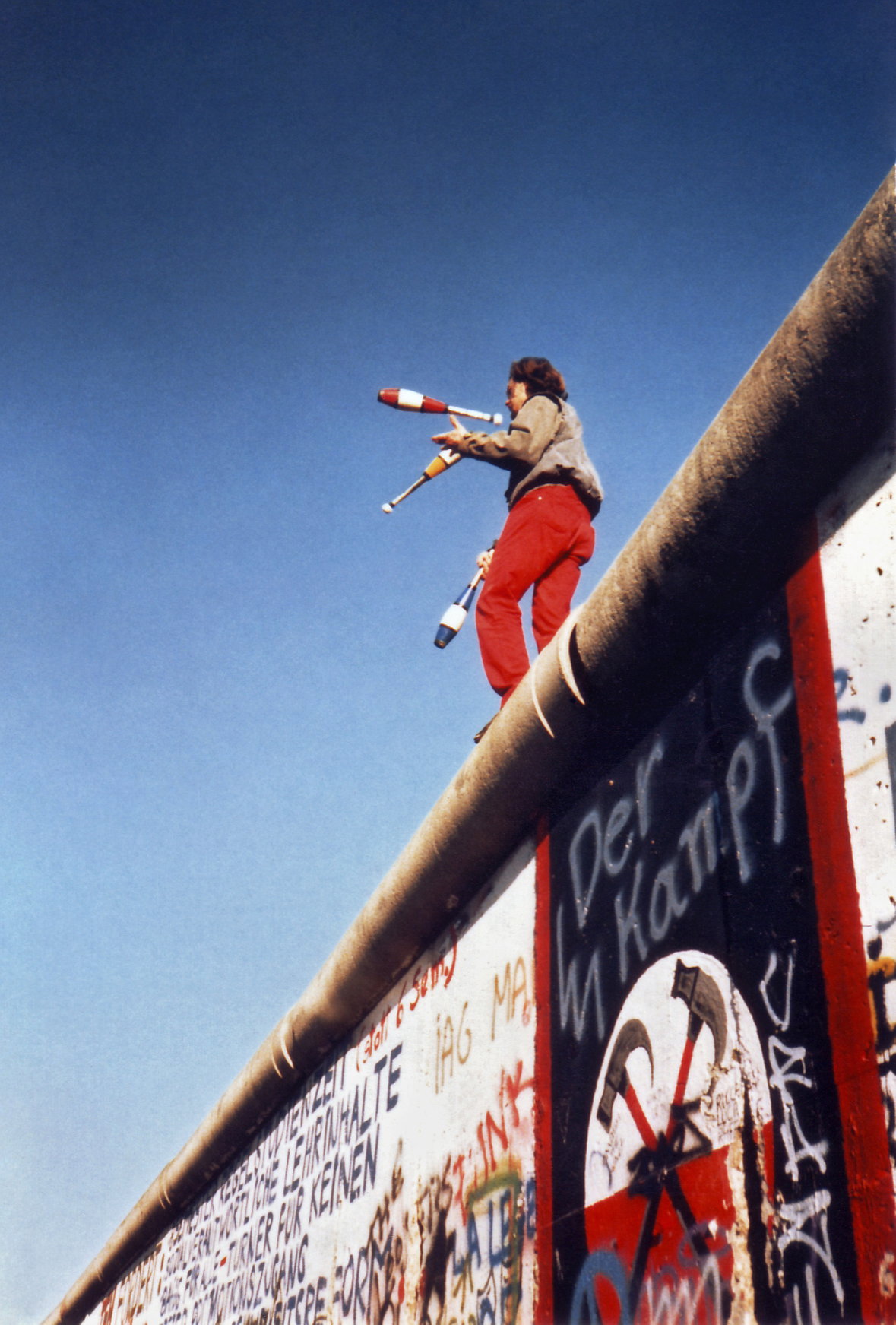 Juggling on the Berlin Wall 1a, Berlin, Germany, 1989