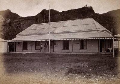 EU: Levuka, Fiji: a wooden building housing the Custom House, Harbour Office and Department of Law. Photograph, ca. (1880), Levuka, 1880