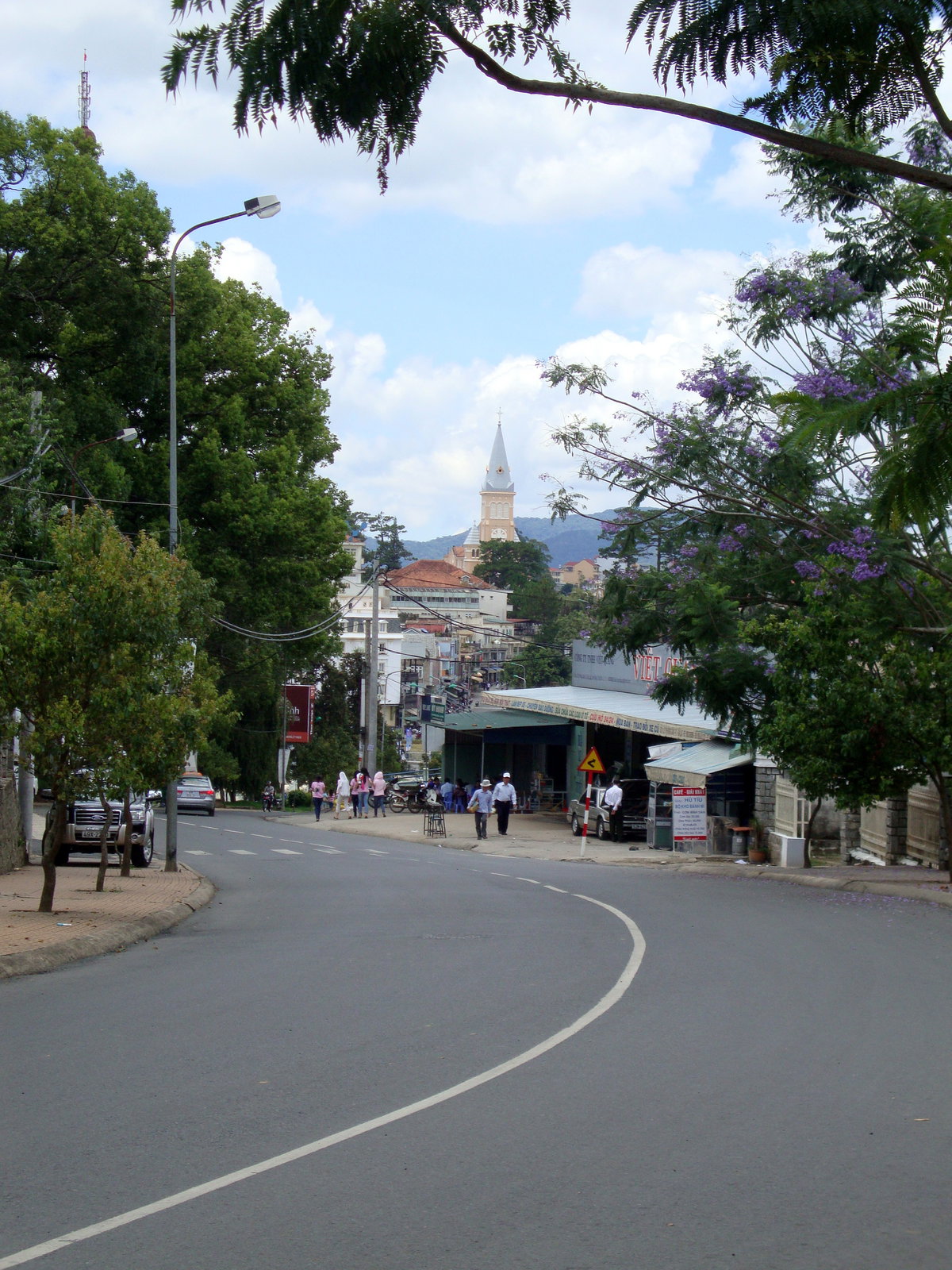 Đường Lê Thị Hồng Gấm, Thành phố Đà Lạt, Da Lat, Vietnam, 2012