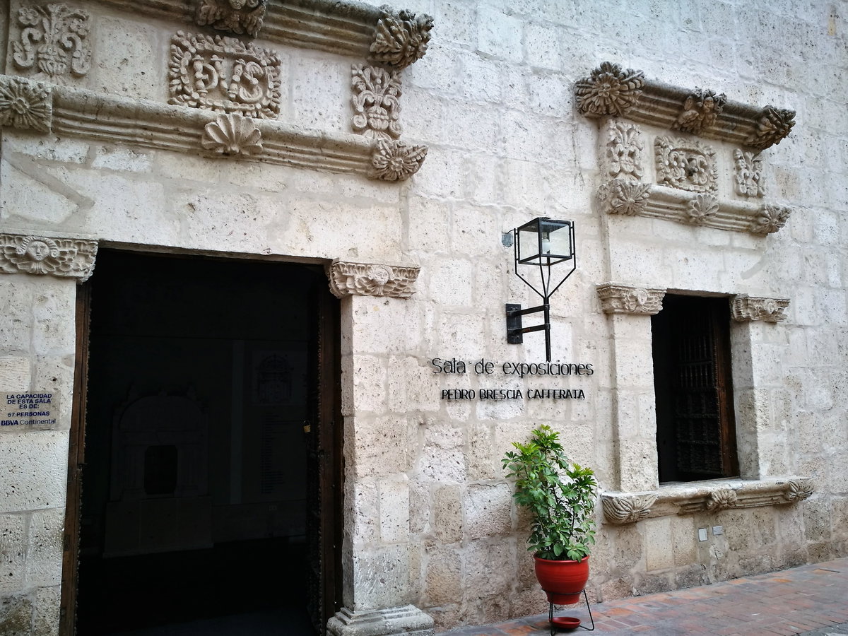 Sala d'exposicions de la Casona Tristán del Pozo des del Pasaje de la Catedral d'Arequipa, Arequipa, Peru, 2017