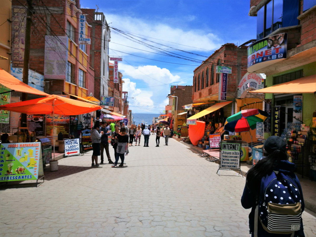 Avenida 6 de Agosto de Copacabana, Copacabana, Bolivia, 2017