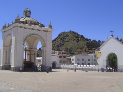 Catedral Copacabana con calvario al fondo, Copacabana, 2007