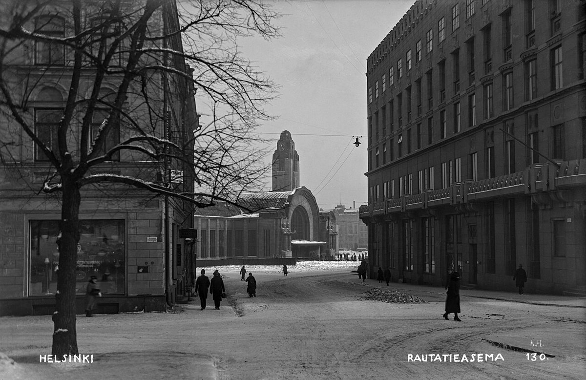 Helsingin rautatieasema Heikinkadun (Mannerheimintien) ja Kaivokadun risteyksestä nähtynä, Helsinki, Finland, 1920