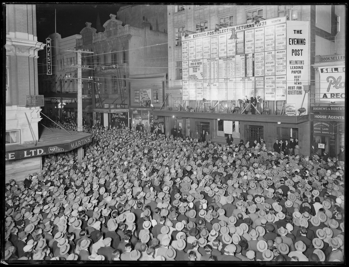 Crowd in Willis Street, Wellington, awaiting the results of the 1931 general election, Wellington, New Zealand, 1931