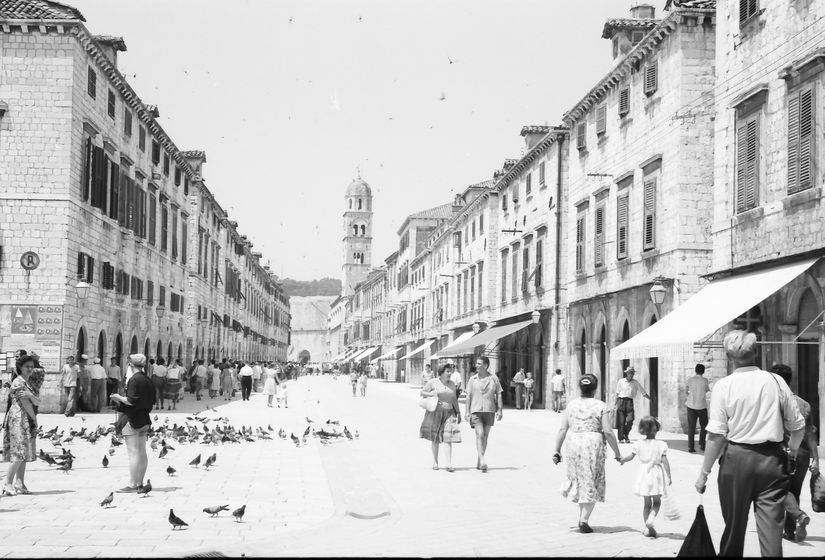 EU: Dubrovnik: Stradun vom Ploce-Tor aus, Luza Platz (1961), Dubrovnik, Croatia, 1961