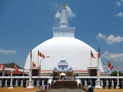 Ruvanvelisaya Dagoba, Anuradhapura, 2018