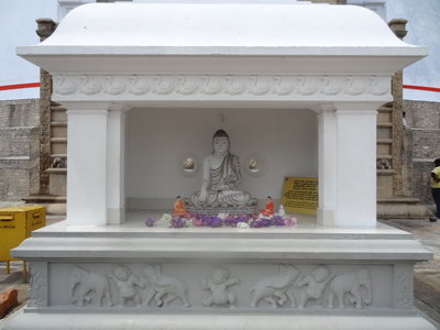 Ruwanwelisaya Stupa 19, Anuradhapura, 2013