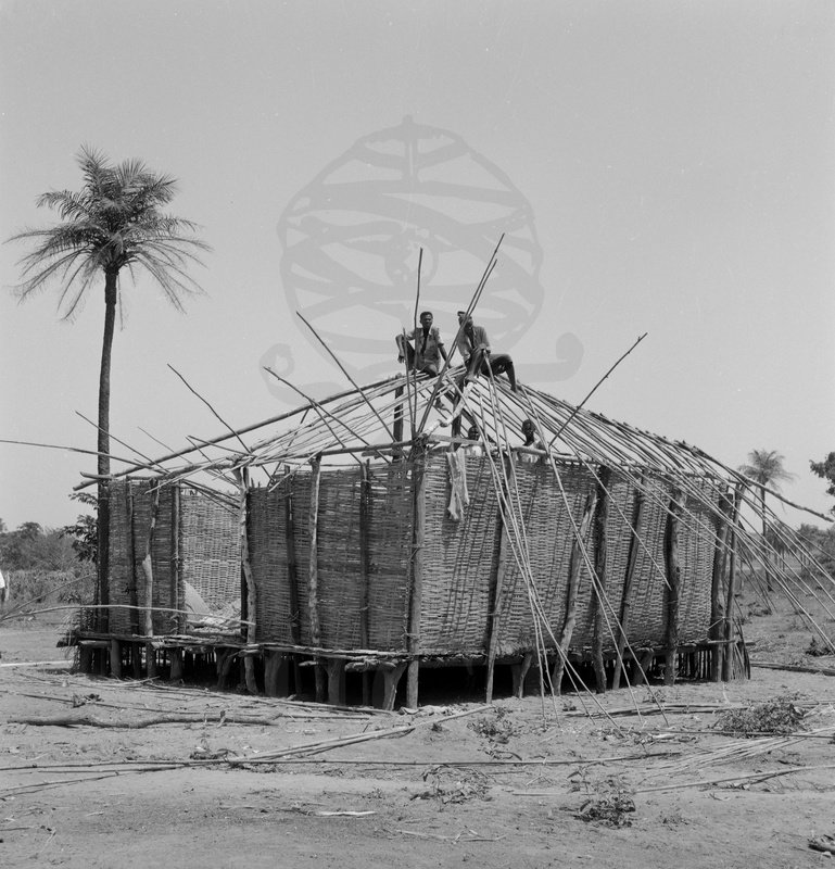 EU: Guiné-Bissau: Construção de armazém indígena (1957), Bissau, Guinea-Bissau, 1957