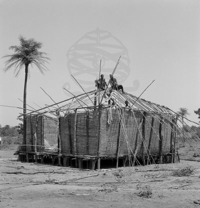 EU: Guiné-Bissau: Construção de armazém indígena (1957), Bissau, 1957