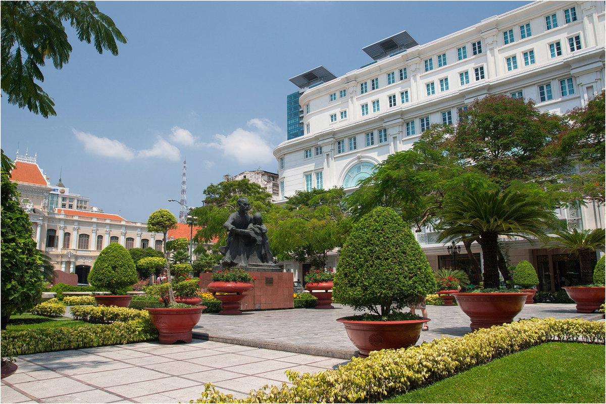 Bức tượng Bác Hồ với thiếu nhi, Ho Chi Minh City, Vietnam, 2014