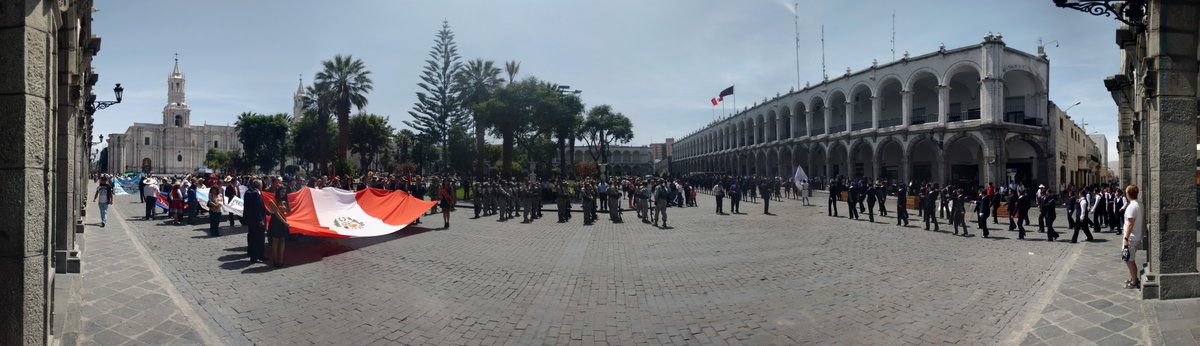 Desfile en la Plaza de Armas de Arequipa, Arequipa, Peru, 2015