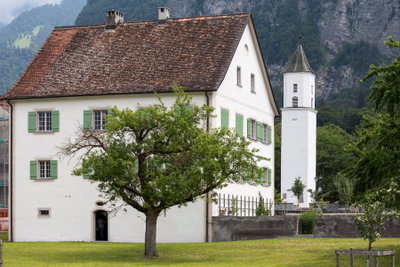 Alter Pfarrhof und Kirchturm in Balzers, Balzers, 2018