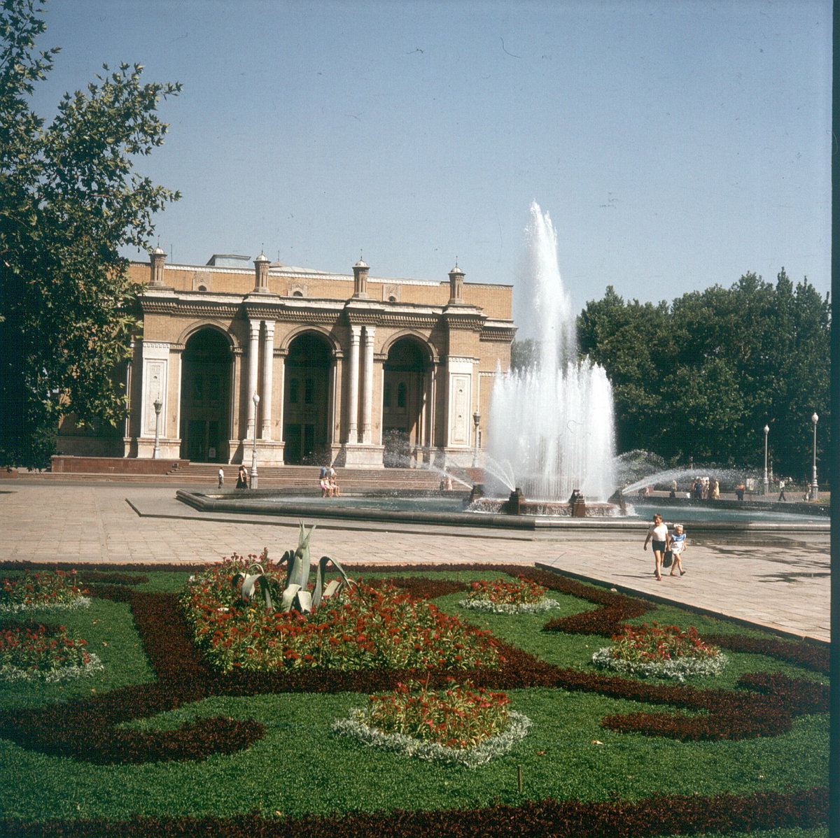 EU: Tashkent. Uzbek National Theater (NUytheater) (1939, 1944/1947; Alexej Schusev). Entrance front with water features and flower discounts (1986), Tashkent, Uzbekistan, 1986
