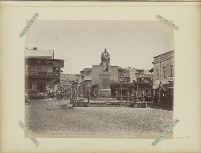 EU: Plein in Tiflis met het standbeeld van Michail Semjonovitsj Vorontsov, gelegen aan de militaire weg van Georgië (1895), Tbilisi, 1895