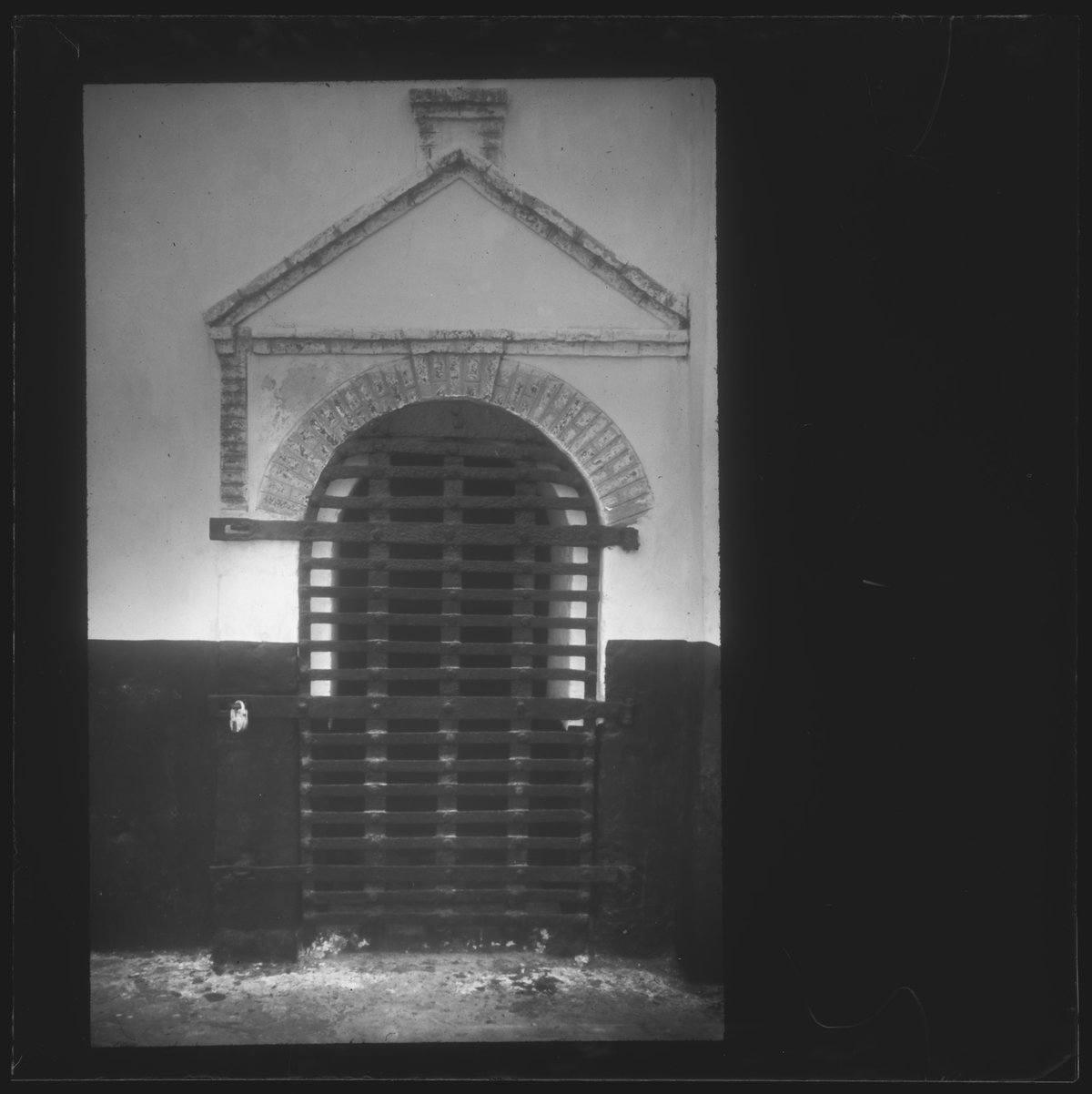 EU: Kasteel St. George, poort aan binnenplaats (1953), Elmina, Ghana, 1953