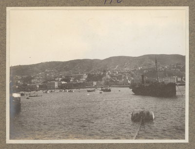 EU: Bilden visar redden framför Valparaiso med staden i bakgrunden, Valparaíso, 1922
