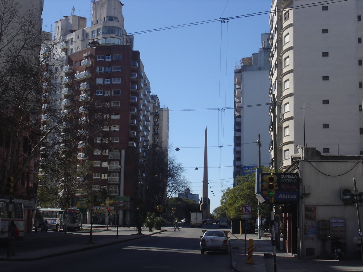 Av. 18 de Julio y el Obelisco (julio 2008), Montevideo, Uruguay, 2005