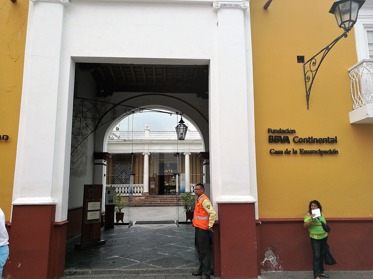 Entrada de la Casa Emancipación de Trujillo, Trujillo, Peru, 2017