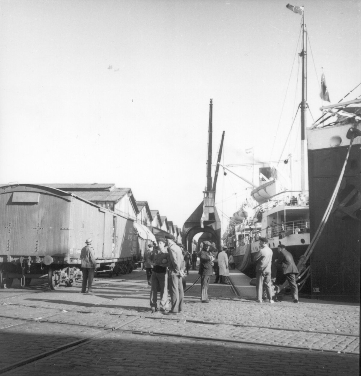 EU: Travel photos Argentina. Buenos Aires. Shipping quay in the harbor (1939), Buenos Aires, Argentina, 1939