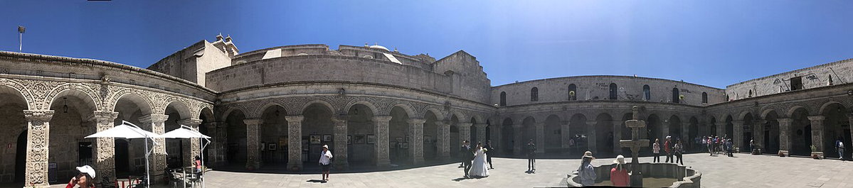 PLAZOLETA INTERNA DEL CONVENTO DE LA COMPAÑIA-AREQUIPA-PERU, Arequipa, Peru, 2017