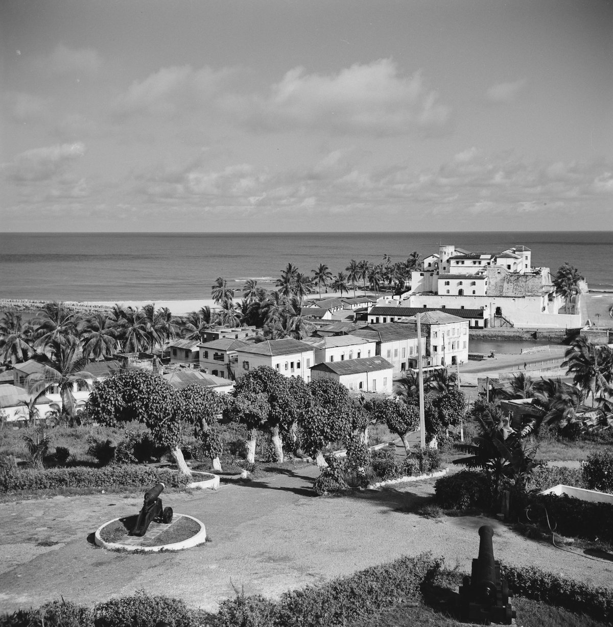 EU: Liverpoolstreet en St. George, vanaf St. Jago (1966), Elmina, Ghana, 1966