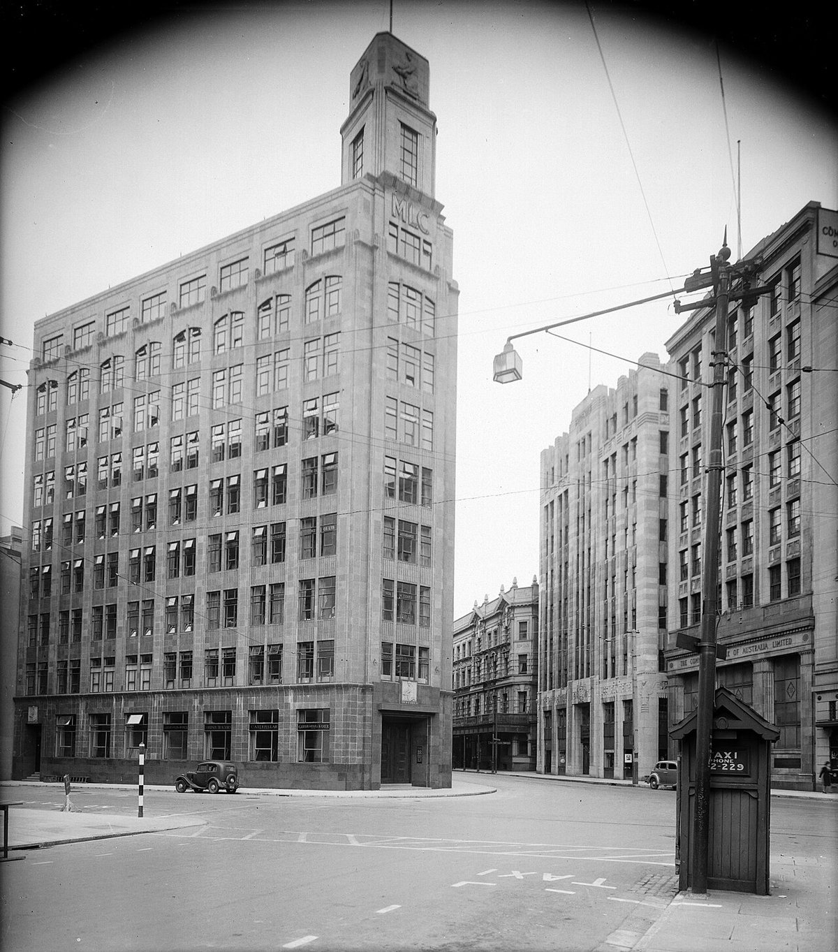 Intersection of Lambton Quay, Hunter Street, and Featherston Street, Wellington, with the Mutual Life and Citizens, Wellington, New Zealand, 1935