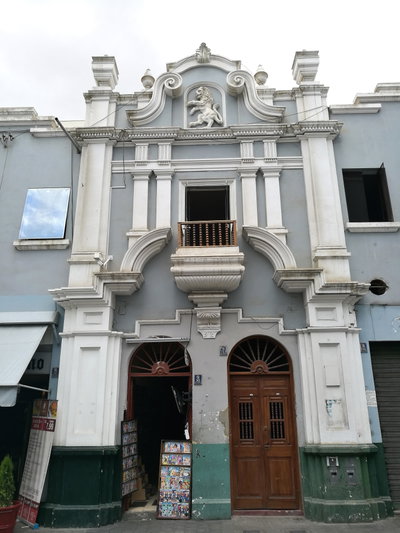 Façana d'edifici´del jirón Francisco Pizarro de Trujillo, Trujillo, 2017
