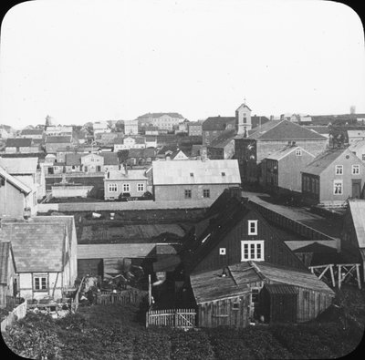 EU: Skioptikonbild. Motiv från Reykjavik, Island med Dómkirkjan till höger. (1890), Reykjavik, 1890