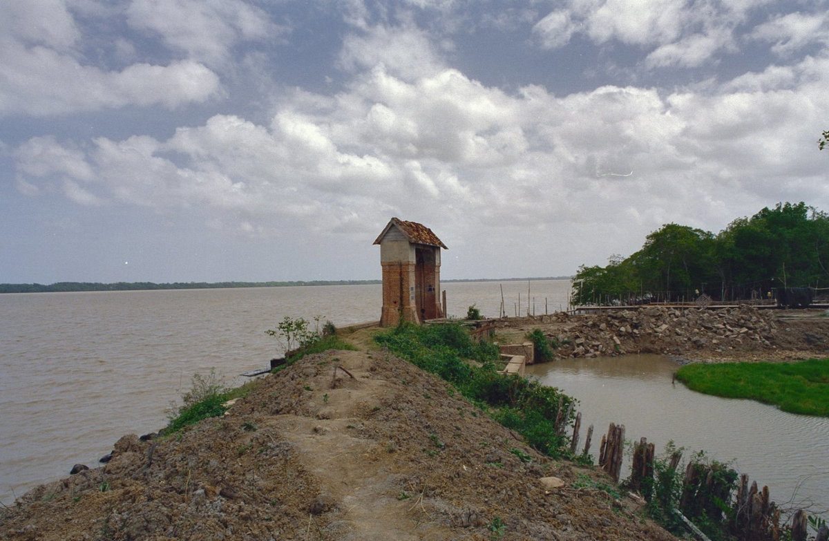 EU: Zijaanzicht sluis te Nieuw-Amsterdam (1998), Nieuw Amsterdam, Suriname, 1998