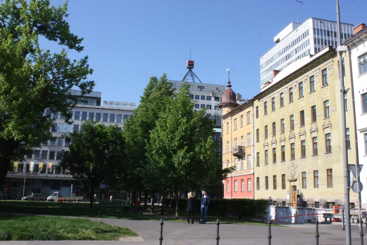 Ljubljana, der Miklošičev Park und Häuser in der Cigaletova ulica, Ljubljana, Slovenia, 2015